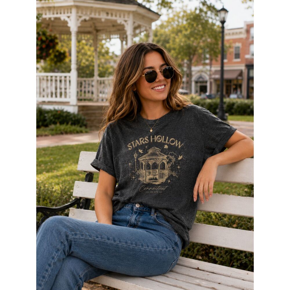 Soft Gray Stars Hollow Connecticut Tee Med Classic Preppy GIlmore Girls Chic